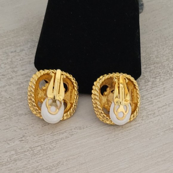 M JENT Black Enamel Clip-on Earrings - Picture 6 of 7